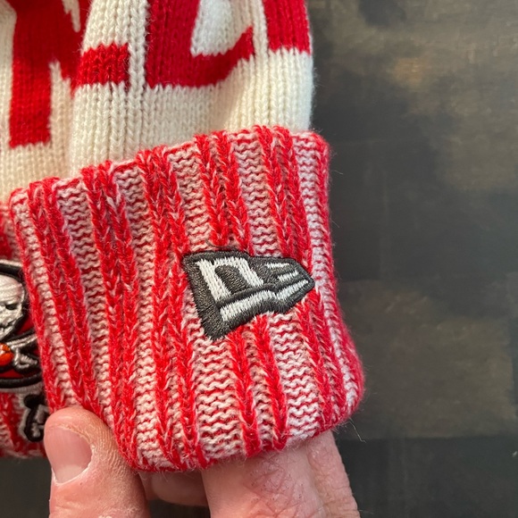 Tampa Bay buccaneers new era, toboggan sideline, official sports knit hat - Picture 8 of 9